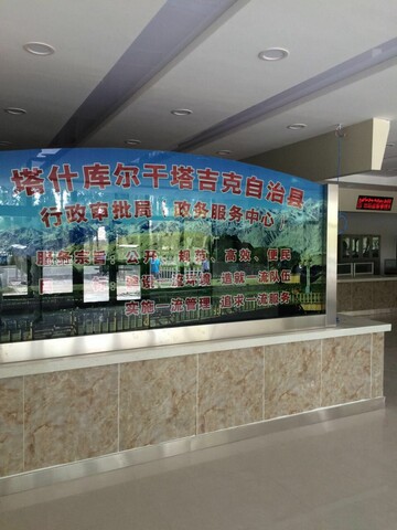 新疆自治區(qū)塔縣政務(wù)服務(wù)中心叫號(hào)系統(tǒng)、信息發(fā)布系統(tǒng)由米可提供1.jpg